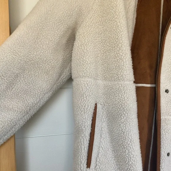 Old Navy Sherpa Coat size M - Picture 3 of 4